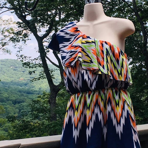 ❤️ Like New Gorgeous, Small, One Shoulder Chevron Print Dress - Picture 7 of 9